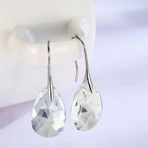 💗 Crystal Teardrop Silver Earrings NEW